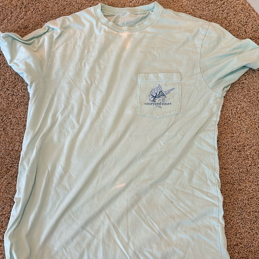 Vineyard vines tee